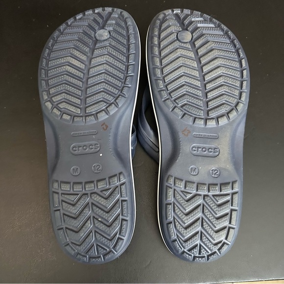 Crocs CrocBand Men’s Blue Thong Sandals Shoes 12 Slip On Shower Gym Flip Flops - Picture 8 of 9